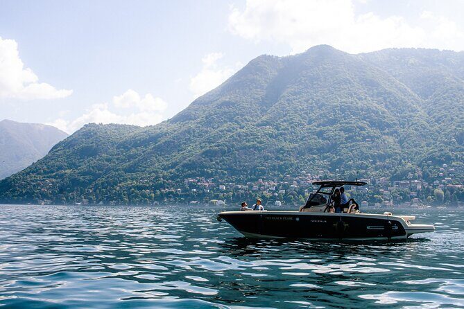 1H Private Cruise Lake Como Tender Yacht Invictus 6 pax - Como to Cernobbio: classic shoreline, Villa d’Este-level theater