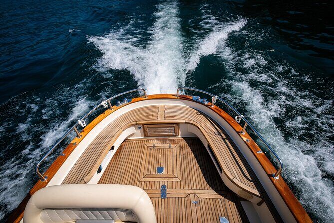 1H Private Cruise on a beautiful wooden speedboat on Lake Como - Laglio and the Clooney Connection: Famous Names, Real Shoreline