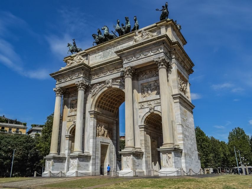 2-Hour Milan by Night Walking Tour - From La Scala to Vittorio Emanuele II: gallery lights and a slower rhythm