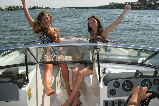 2 Hours Private Boat Tour Como - Villa Carlotta: where the cruise shifts from fame to charm