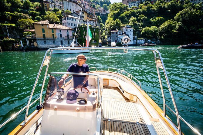 2H Private Cruise on a beautiful wooden speedboat on Lake Como - Entering the route: Sant’Agostino pier, Como, and your 2-hour loop