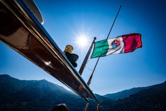 2H Private Cruise on a beautiful wooden speedboat on Lake Como - Torno and Blevio: exclusive hotels on the eastern coast