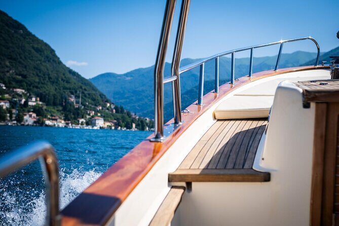 2H Private Cruise on a beautiful wooden speedboat on Lake Como - Wooden speedboat comfort and what “private” changes for you