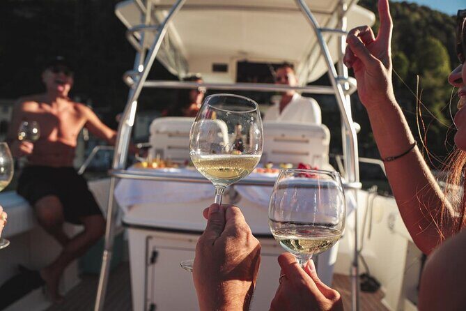 3 Hours Private Boat Cruise on Lake Como with Open Bar - Stop 3: Villa del Balbianello (about 30 minutes)