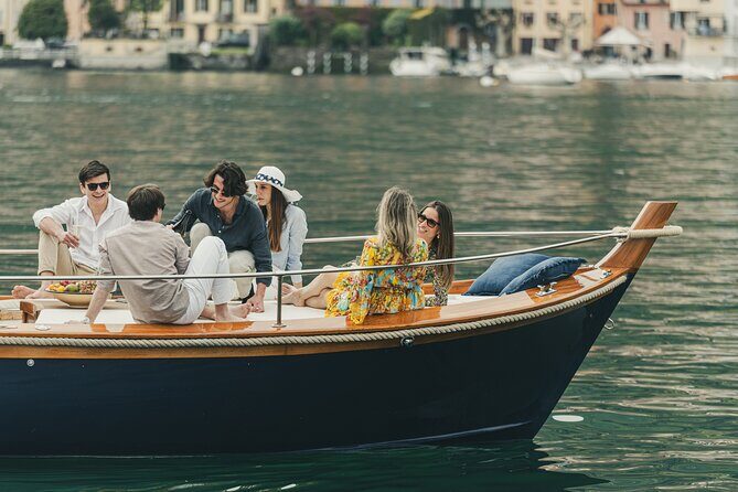 3 hours Private Boat Tour on Lake Como Bellagio - Varenna and Menaggio: different vibes, both worth a photo stop
