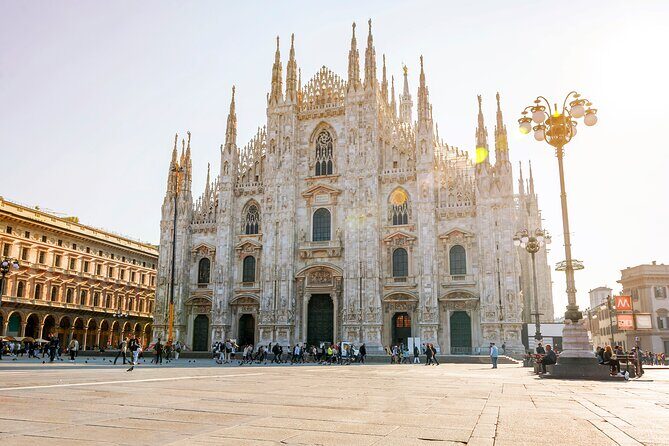 Best of Milan: 3 Icons Tour in 40 Languages + Hop On Hop Off - Start Smart: Meeting at La Scala Museum Without Losing Your Group