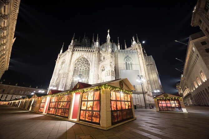 Christmas Time in Milan Walking Tour - Piazza del Duomo Square: The Tree, the Market Feeling, and Big Cathedral Energy