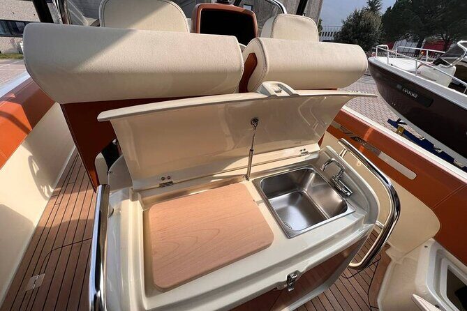 Dreamer tour(1 H) luxury boat aperitif onboard - The Artaria to Cademartori villa: publishing families and food fortunes