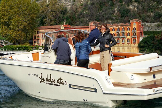 Dreamer tour(1 H) luxury boat aperitif onboard - Villa Taverna: power, symmetry, and big names