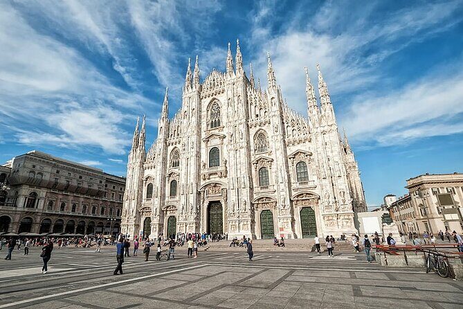 Elevated Ecstasy: Duomo Discovery & Rooftop Marvels! - Starting at Piazza del Duomo: Make This Part Easy