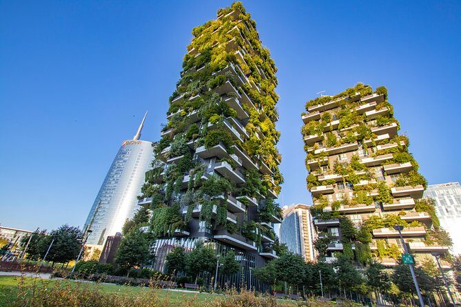 Explore Milan in 90 minutes with a Local - When Morning, Afternoon, or Night Makes a Difference