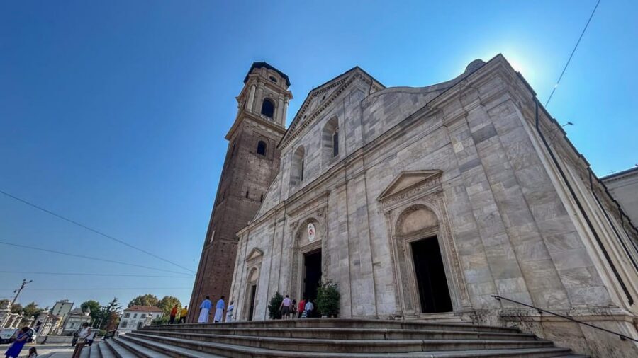 From Milan: Turin & Genoa Full Day Tour - The bus ride between Turin and Genoa: a feature, not just downtime