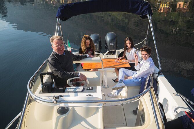 Glamour tour (3 H) speed boat stop in Bellagio - Moltrasio, Carate Urio, and Laglio: villa country along the shoreline