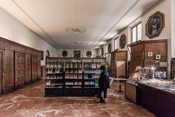 Historic Milan Tour with Skip-the-Line Last Supper Ticket - Via Dante and Piazza dei Mercanti: the medieval market stop people skip