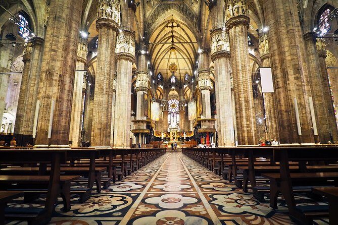 Inside Milan’s Duomo: Cathedral Tour with Optional Rooftop - The meeting point and first 20 minutes: how to avoid the common headaches