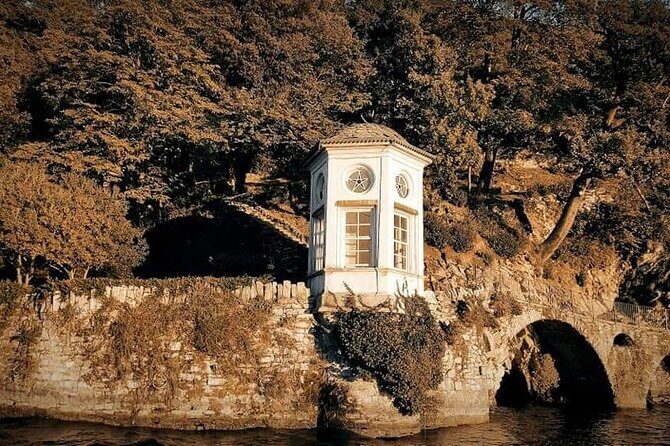 Lake Como 2 Hour Private Boat Tour - Villa Pliniana (1573) and the Troubetzkoy Name