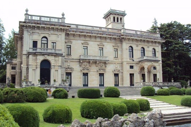 Lake Como and its villas tour - Bellagio: the classic postcard town stop