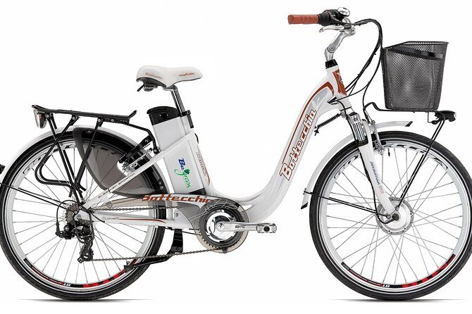 Lake Como: eBike City Tour Guided by an iPad and a Tour Leader - The iPad-and-helmet setup: how it actually helps