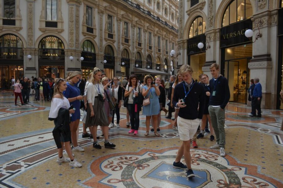 Milan: 2.5-Hour City Tour by Tram - Piazza Cadorna and the Needle-and-Thread start