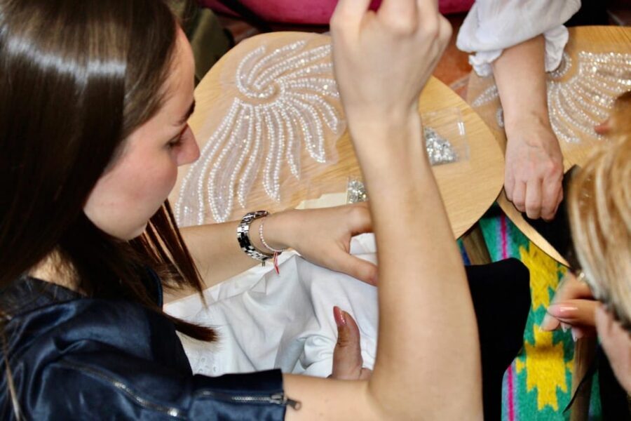 Milan: Artisan Embroidery Experience - Create your T-shirt - Languages, group size, and getting help as a first-timer