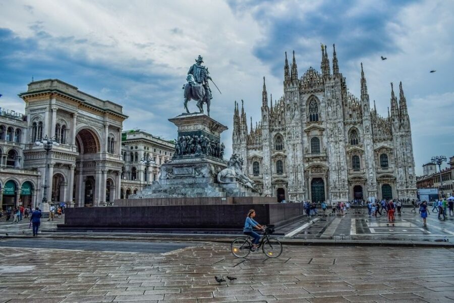 Milan: Best of the Highlights Walking Tour - Castello Sforzesco: fortress origins to cultural powerhouse