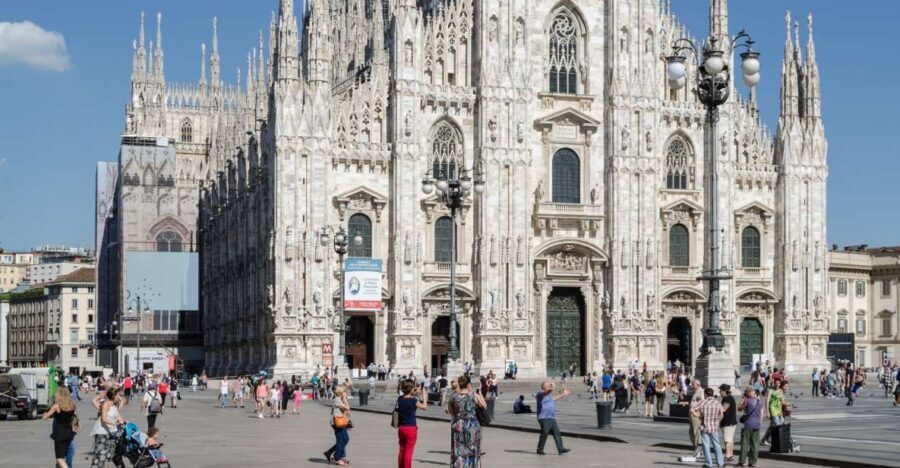 Milan: Best of the Highlights Walking Tour - Meeting at Piazzale Luigi Cadorna and the city’s symbol