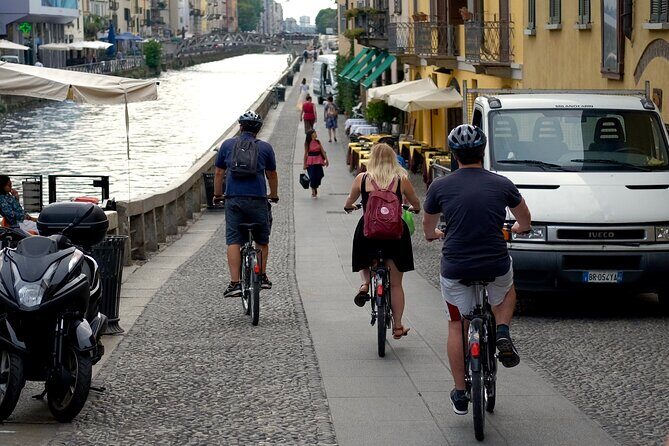 Milan: Bicycle Tour Live Tourist Guide 3 hours and half - Milan skyline orientation: the quick big-picture start