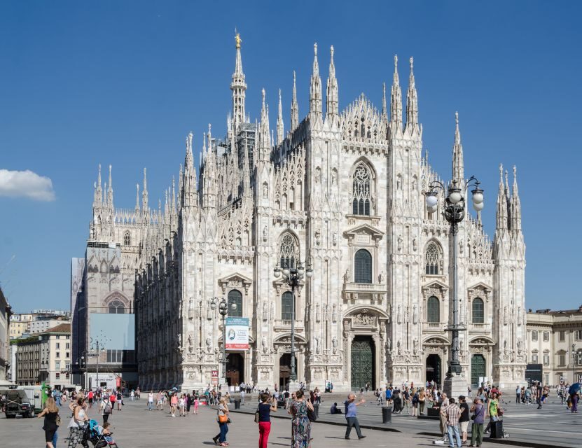 Milan: Duomo and Terraces Private Guided Tour - Piazza della Scala and Galleria Vittorio Emanuele II in one smooth stretch