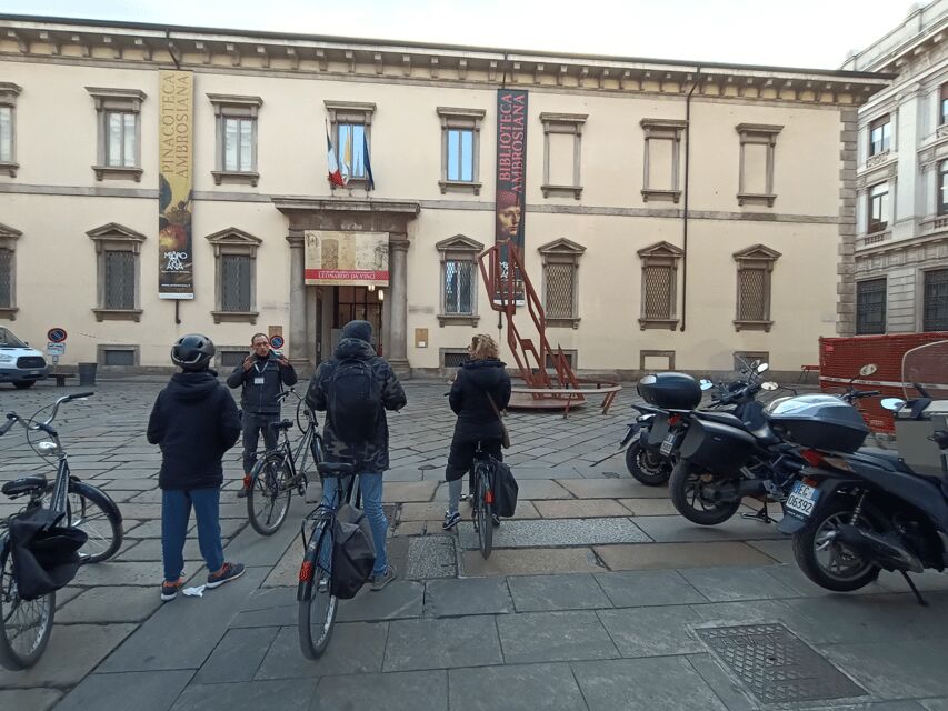 Milan: ELECTRIC-Bicycle Tour Live Tour Guide 3 hours & half - Piazza del Duomo: monumental square, clear guidance, optional photo