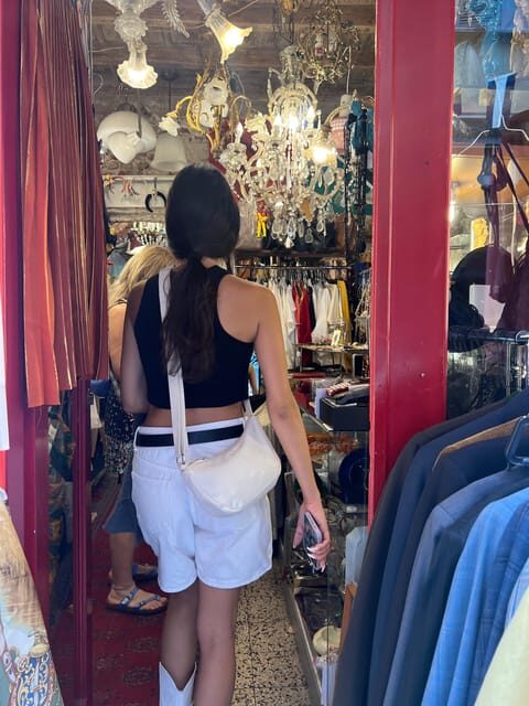 Milan: Exclusive Private Fashion Tour - Sightseeing Time: The 20-Minute Break for Context and Photos