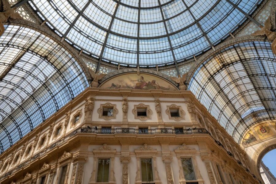 Milan: Express Walk with a Local in 90 minutes - Finding Your Way Fast: Starting at the Statua di Vittorio Emanuele II