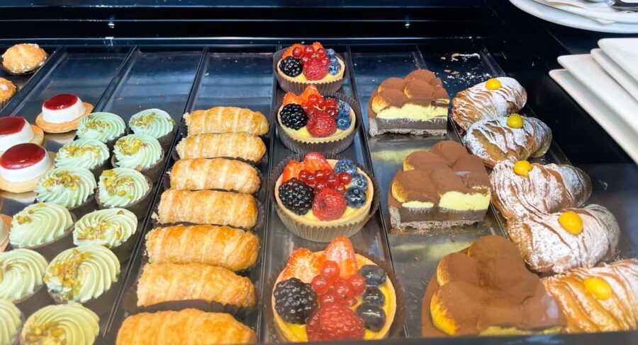 Milan: Food Tour with Pasta, Pizza, Cannoli, and Tiramisu! - Bakery stops you’ll remember: cannoli, tiramisu, and a savory bite