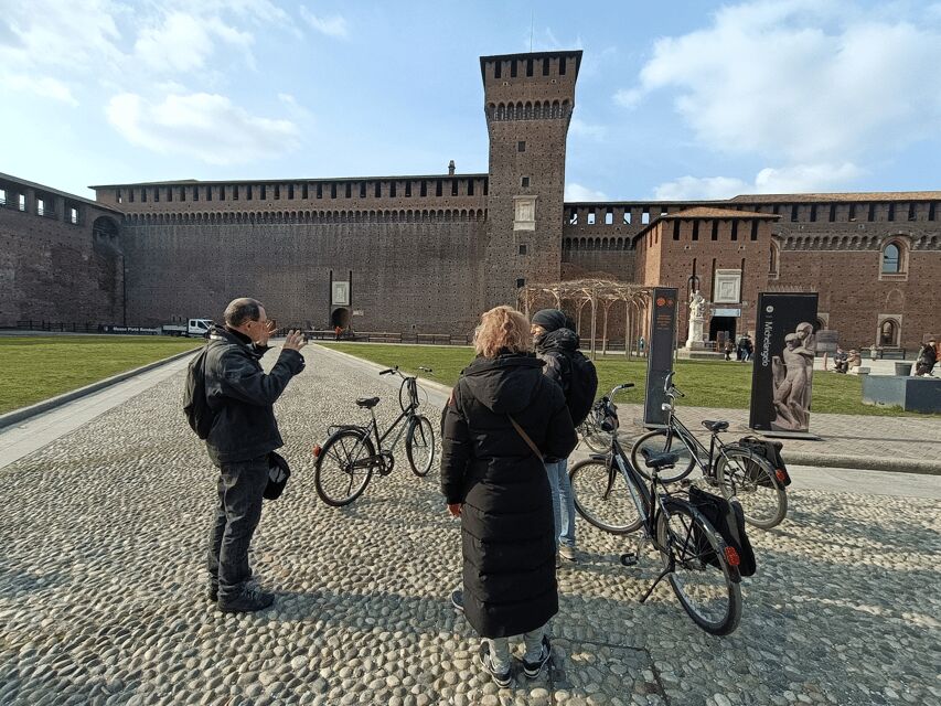 Milan: Guided Bike Tour - Starting at Cargo Bike Store and getting a fast feel for Milan