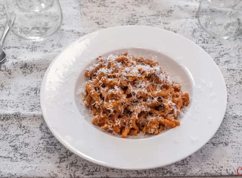 Milan: Hands-On Pasta & Dessert Cooking Class & Wine Pairing - Milan’s Pasta Class Runs Like Dinner, Not a Show