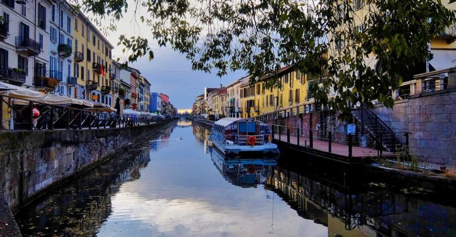 Milan: Navigli District Guided Canal Cruise - Where you meet: Libreria Libraccio and the flow of the outing