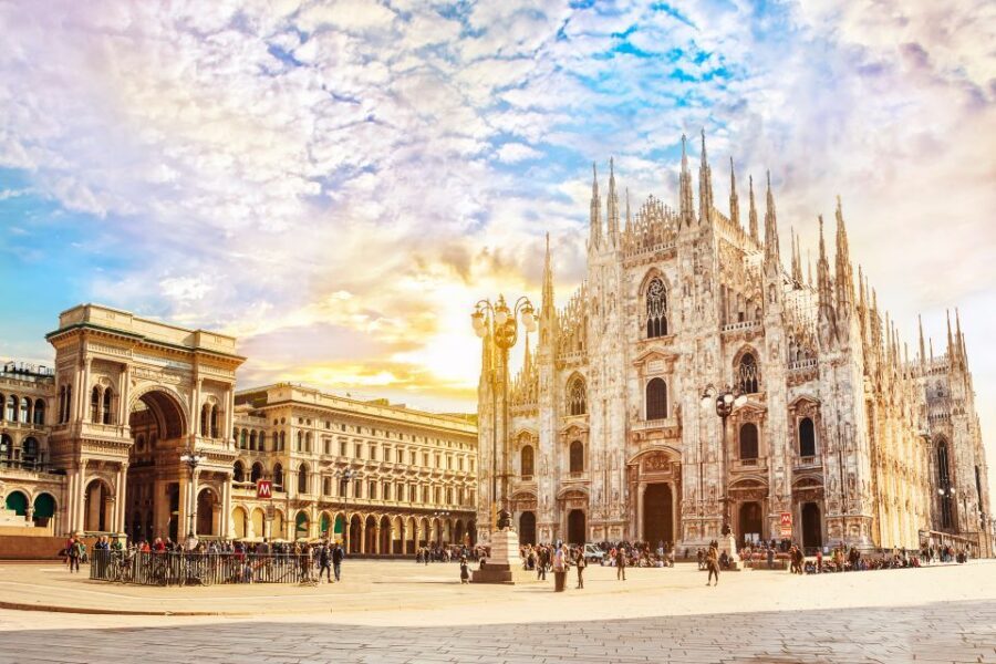 Milan: Old Town Highlights Private Guided Tour - Piazza Mercanti: Start Where the Merchants Ran the City