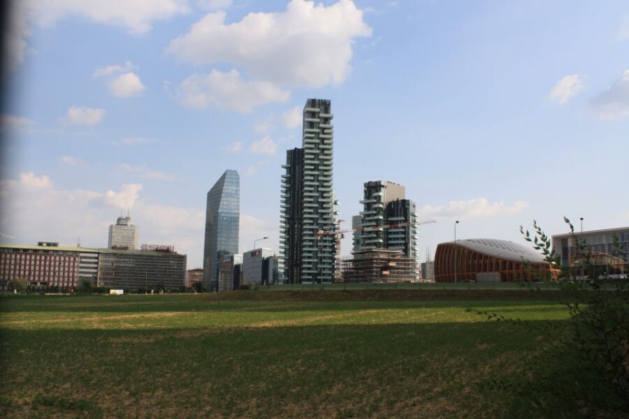 Milan: Piazza Gae Aulenti and Pelli Tower Walking Tour - Price and value: is $120.08 worth it?