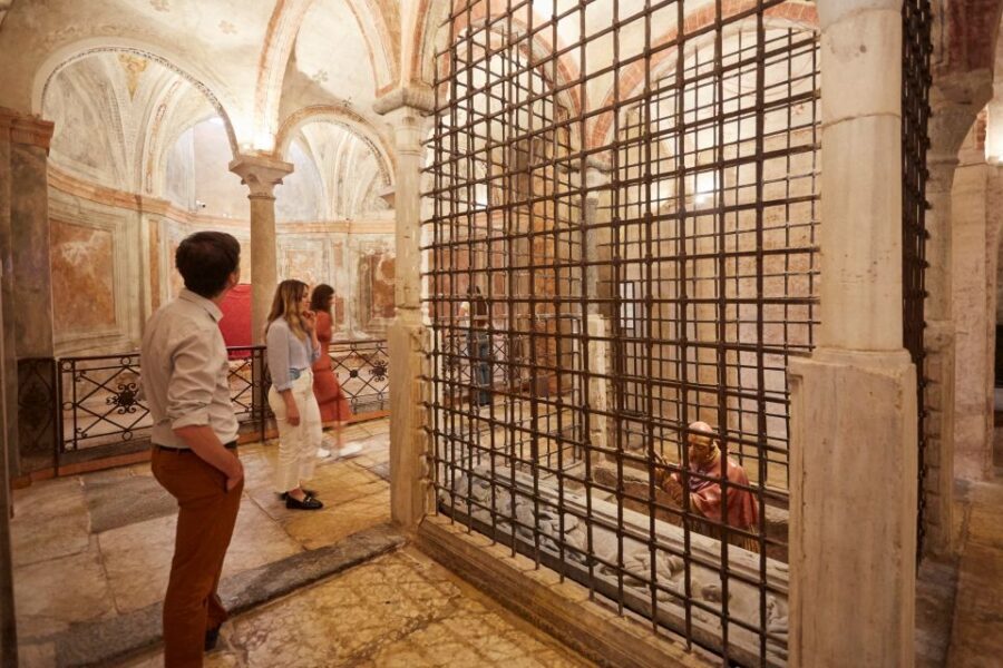 Milan: Pinacoteca Ambrosiana and San Sepolcro Crypt Ticket - Crypt of San Sepolcro: walking under the layers of Milan