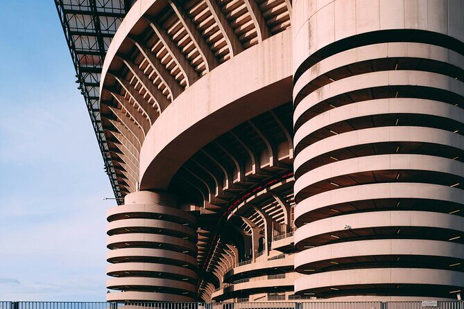 Milan: See a football game in Milan together with locals - The practical value of an English guide at a football match