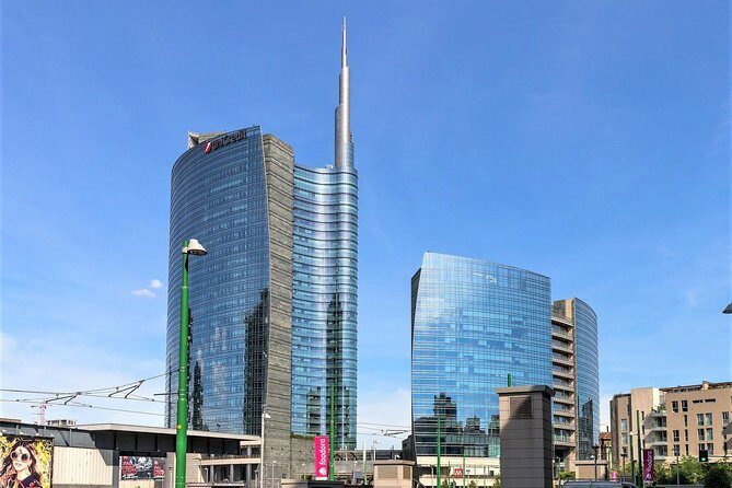Milan Skyscrapers Guided Tour: Porta Nuova, Unicredit tower & Vertical Forest - Price and value for a 3-hour Milan architecture focus
