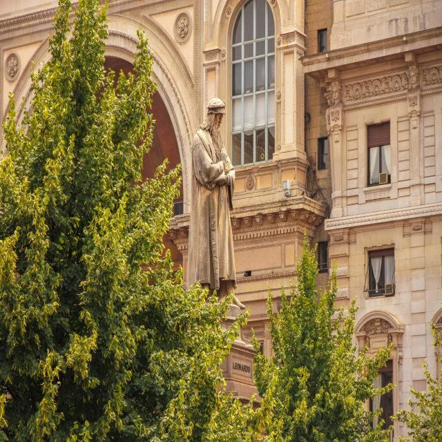 Milan: The Story of Leonardo da Vinci Private Guided Tour - Meeting at the Leonardo Monument: getting oriented fast