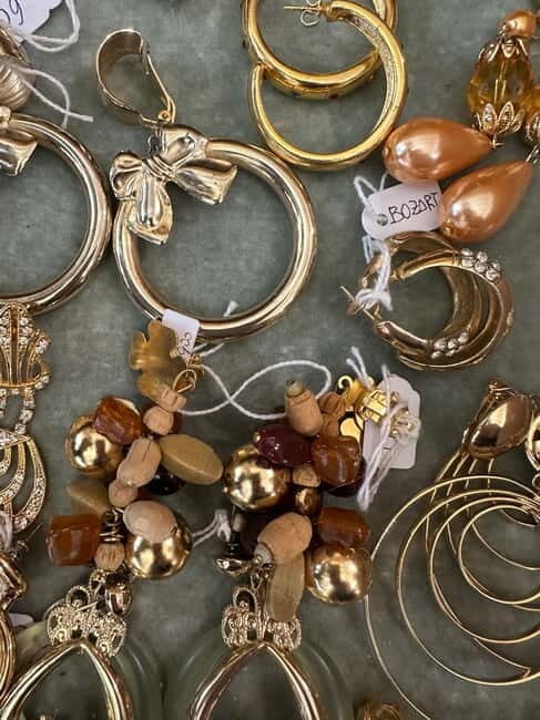 Milan: The Ultimate Vintage Shopping Guide - Jewelry and Accessories: Timeless Pieces Without the Guesswork