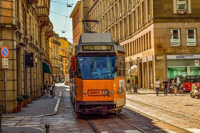 Milan Walking Tour: Explore Top Sights & Hidden Gems - Meeting point by Montenapoleone: how to set yourself up