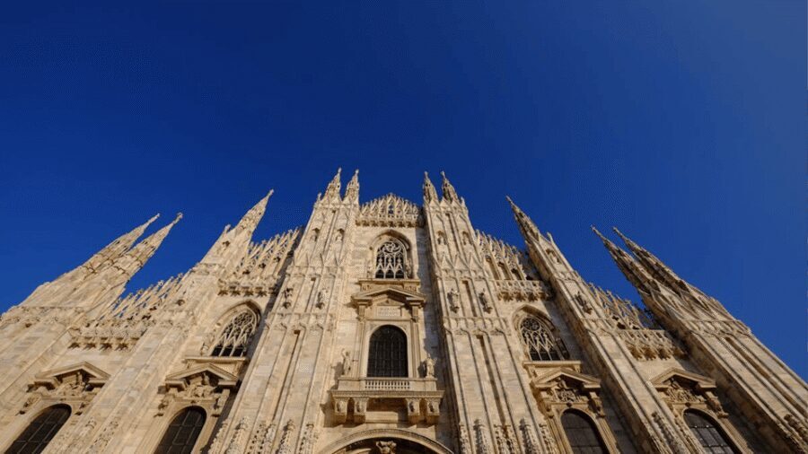 Milano City Escape: "The tenant of the Duomo" - Where the value shows up: group price and smartphone freedom