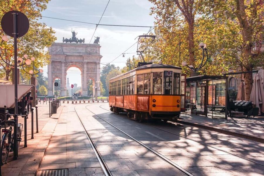 Milano: Highlights Private Tour, Duomo, Castle & Gelato - Meeting at Piazza Castello: Where the Walk Gets Going