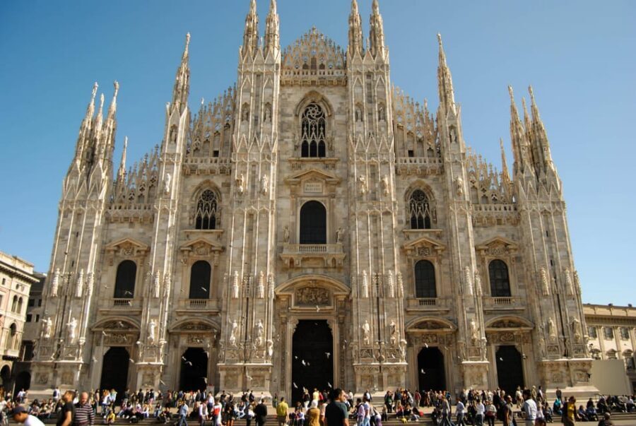 Milano: Highlights Private Tour, Duomo, Castle & Gelato - Sforza Castle: Courtyard Energy and a Michelangelo Moment