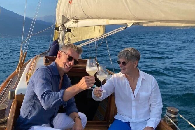 Private Guided Sailing Boat Tour on Lake Como with Aperitif - Practical Tips for Comfort on a Two-Hour Lake Como Sail