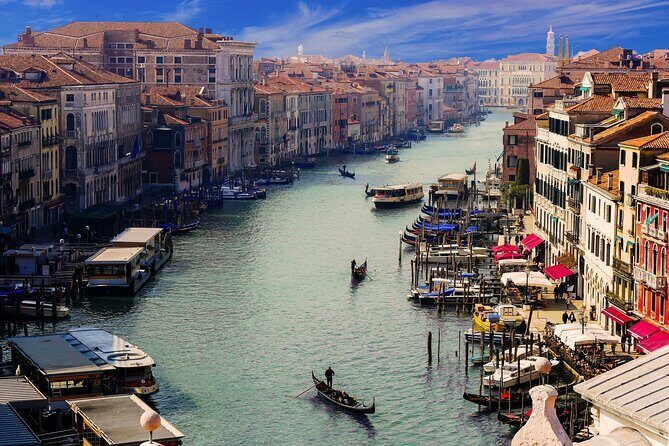 Private Transfer from Milan to Venice with a 2h Stop in Verona - Venice Arrival and the Water Taxi Step