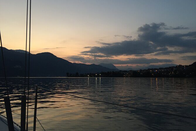 Sailing at Sunset on Lake Como: How to escape from daily routine - Aperi-dinner with Prosecco: the value you feel right away