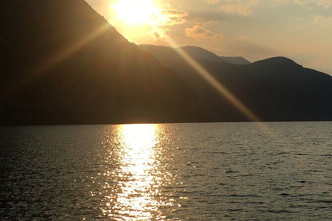 Sailing at Sunset on Lake Como: How to escape from daily routine - Weather, timing, and the full-moon possibility